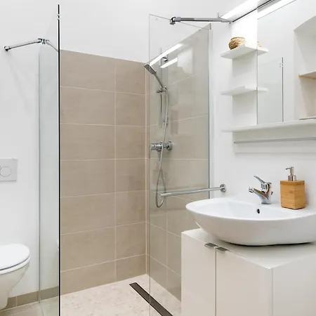 Apartament The Lohmeyerstr I, Lovely 1 Bedroom Group & Family Friendly, 2 - 4 Guests