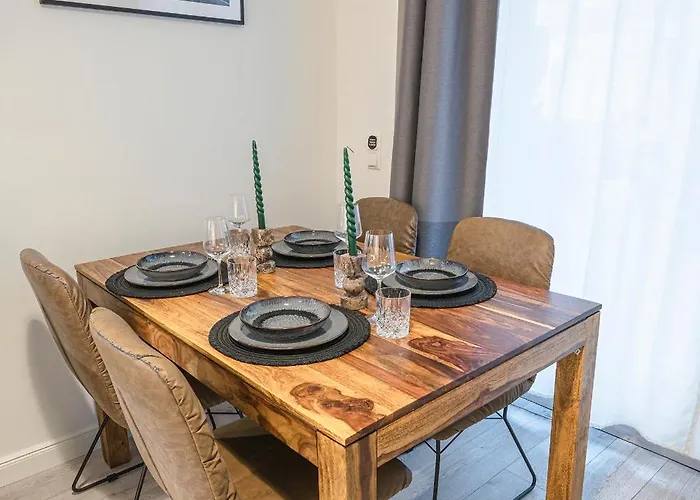 The Lohmeyerstr I, Lovely 1 Bedroom Group & Family Friendly, 2 - 4 Guests, Self Check In