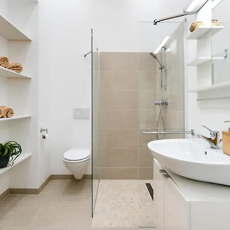 The Lohmeyerstr Vh Rechts, Lovely 2 Bedroom Up To 4 Apartment *