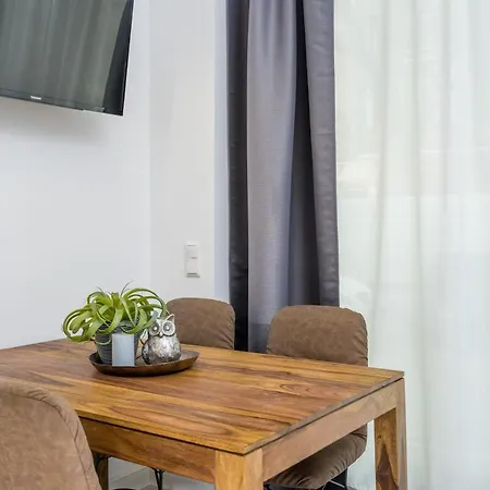 The Lohmeyerstr Vh Rechts, Lovely 2 Bedroom Up To 4 Apartment *