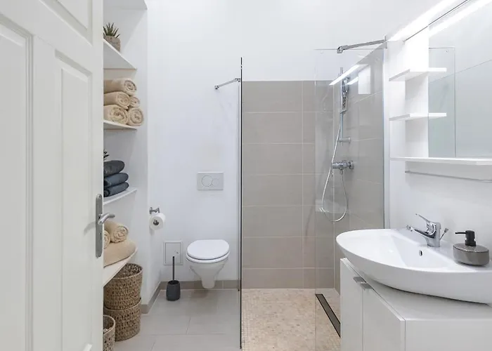 The Lohmeyerstr I, Lovely 1 Bedroom Group & Family Friendly, 2 - 4 Guests Apartment Berlin